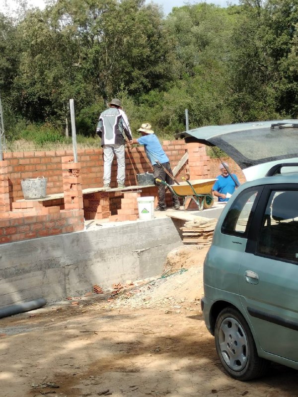 Construcción de muro ladrillo · Barcelona · 2025