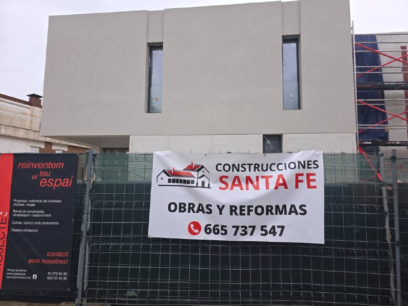 Façana amb banner Santa Fe · Barcelona · 2025