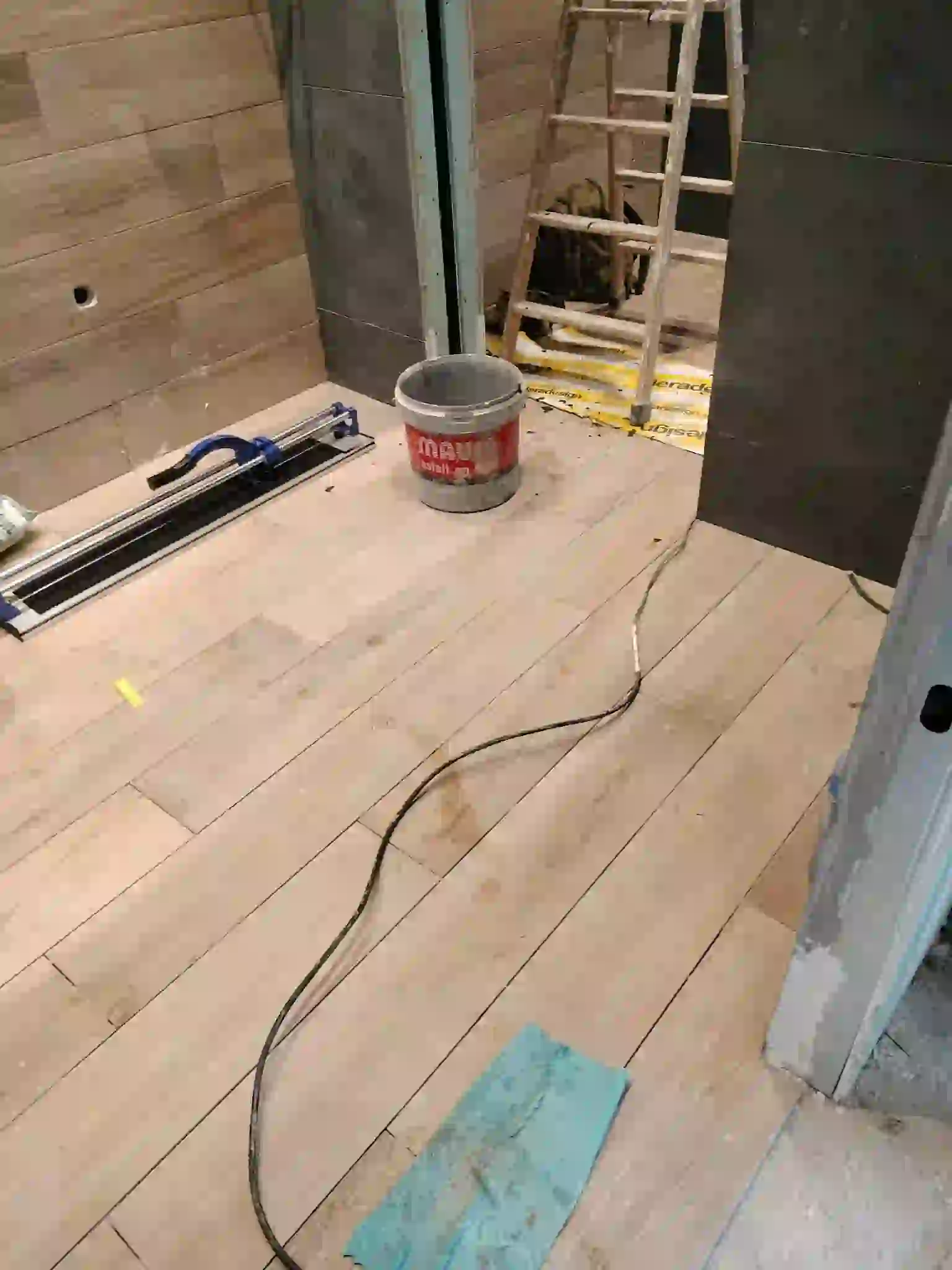 Baño madera y piedra · Barcelona